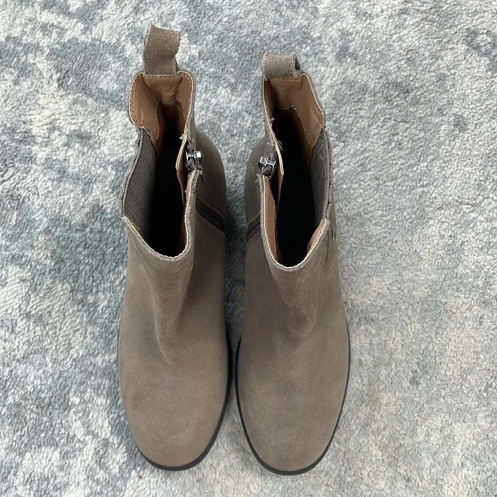 New Blondo Waterproof Sonali Ankle Boot Dark Taupe Suede Stacked Heel Sz 6